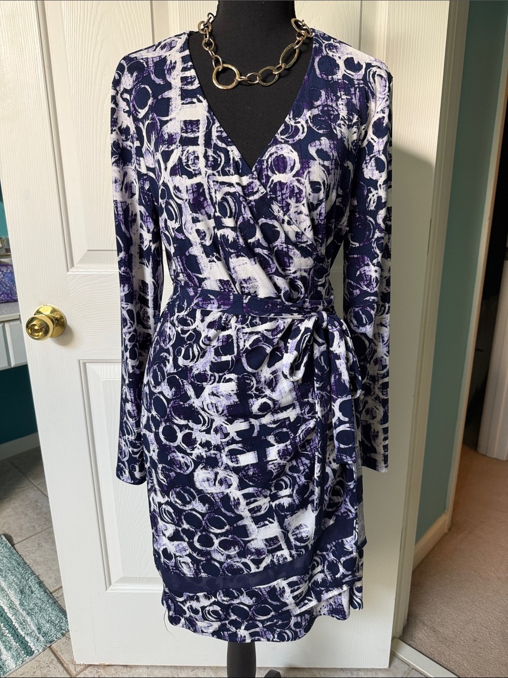 🔥Sexy Simply Vera Vera Wang Purple and White Abstract Faux-Wrap Dress Size L